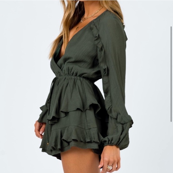 Princess Polly Ruffled Romper - Picture 3 of 6